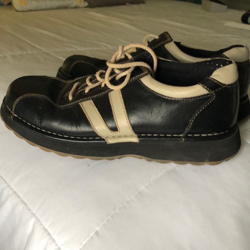 Men’s J Ferrar causel leather shoes in 10.5 EUC